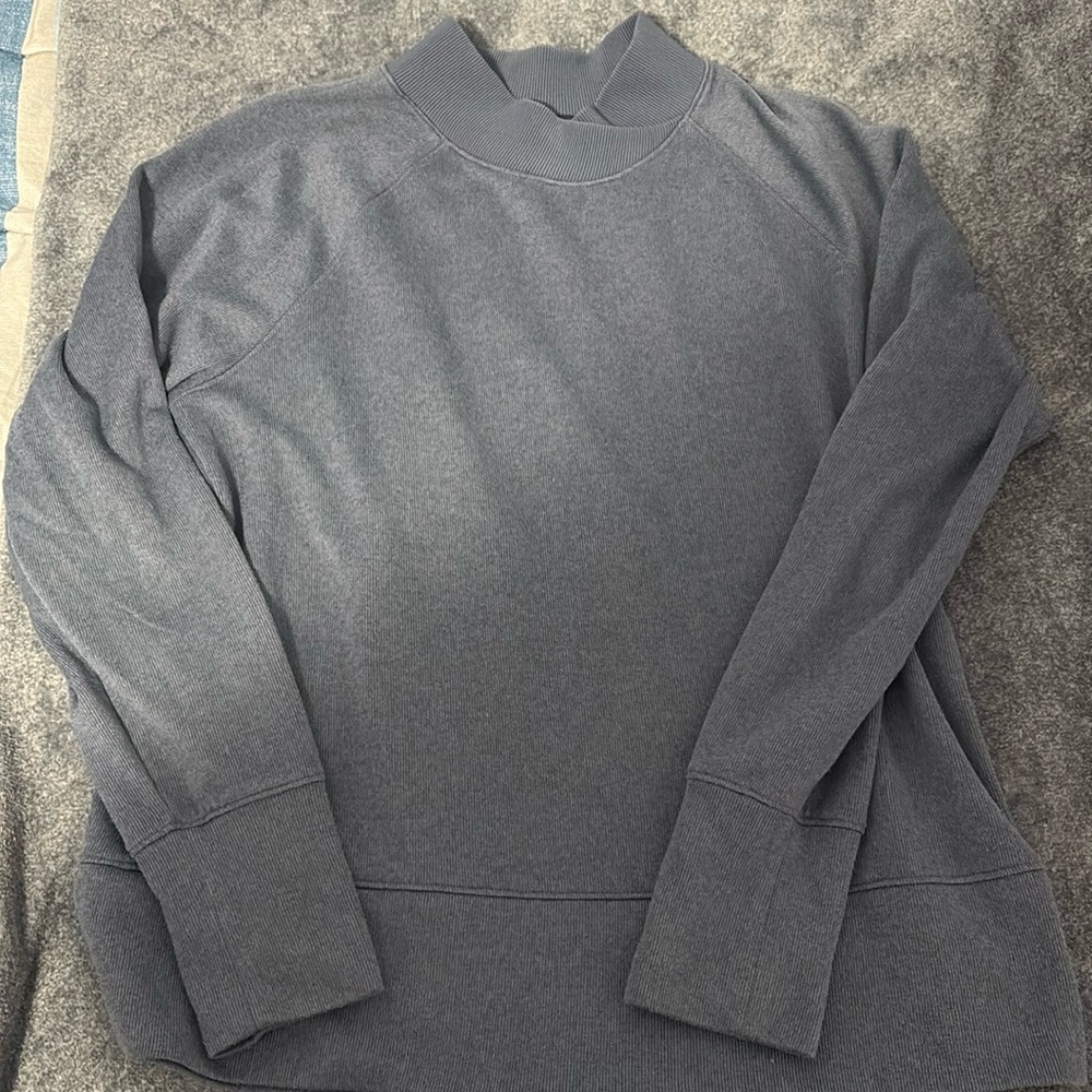Under armour sweatshirt